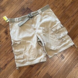 Brand New With Tags Men’s Lee Tan Cargo Shorts Size 40